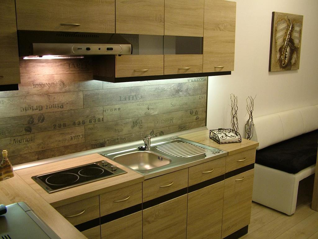 Korzo Apartman Кёсег Номер фото
