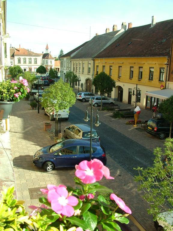 Korzo Apartman Кёсег Экстерьер фото