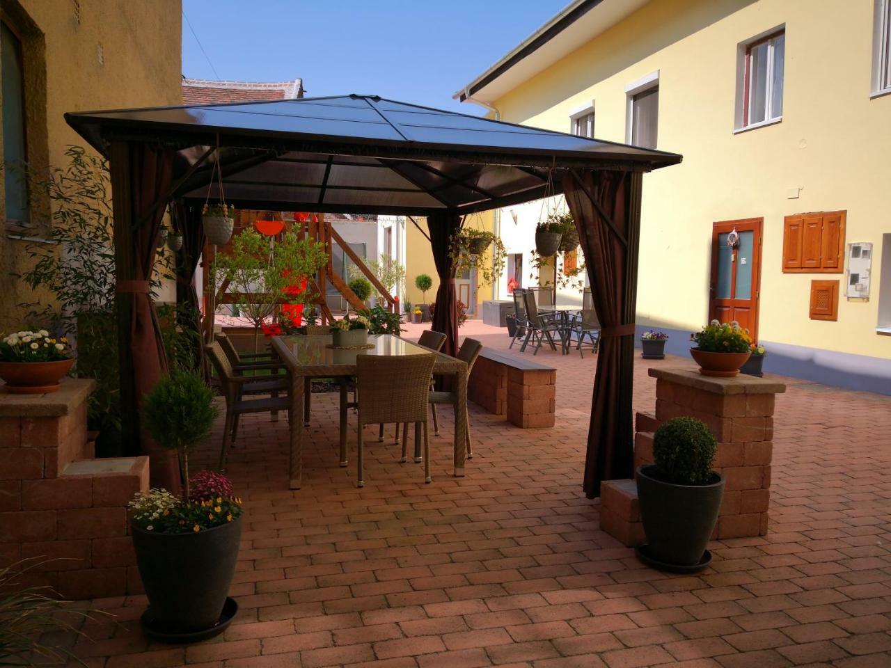 Korzo Apartman Кёсег Экстерьер фото