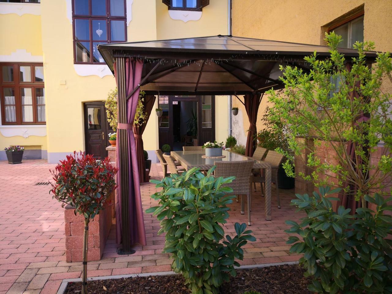 Korzo Apartman Кёсег Экстерьер фото